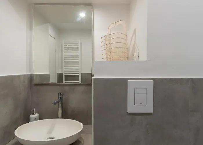 M1 M2 A Short Walk From The Subway * 米兰