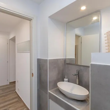M1 M2 A Short Walk From The Subway Apartment *